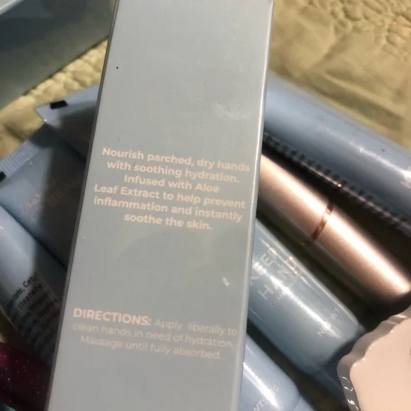 Set of 8 Health & Beauty Bundle: 2 Brow Trimmers, 4 Chamomile Lotion, 2 Aloe NEW